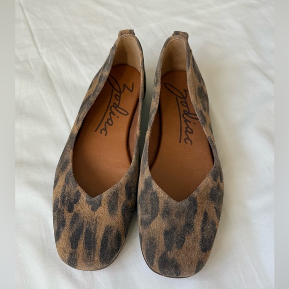 Zodiac Shoes - Zodiac Leopard Print Neutral Ballet Flats Size 8.5 – Chic Everyday Slip-On